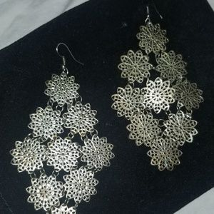 Pretty snow flake earrings